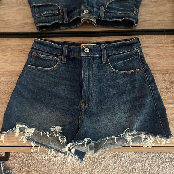 NWT! - Abercrombie High Rise Jean Short - Picture 1 of 7